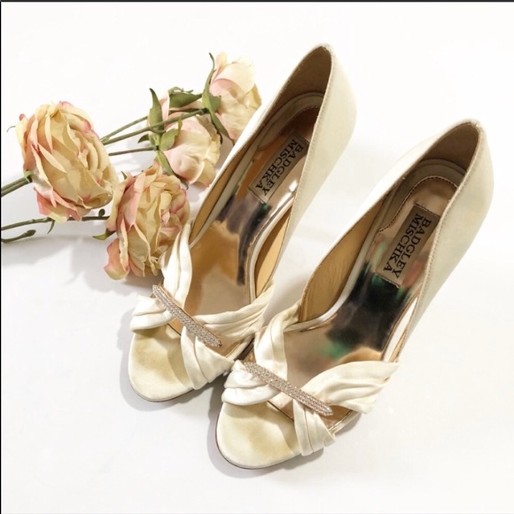 Badgley Mischka Shoes - Badgely Mischka Ivory Peep-toe Heels